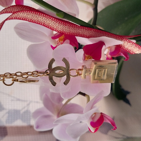 Chanel Gold bag charm EUC - Picture 3 of 15